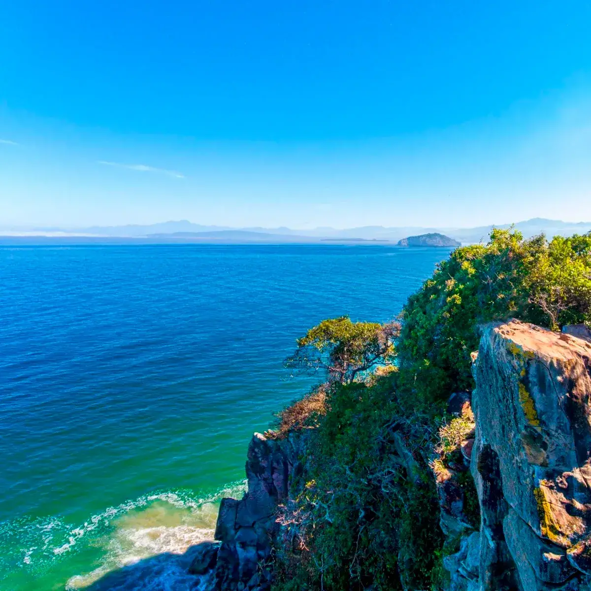 cliff-of-beach-los-ayala