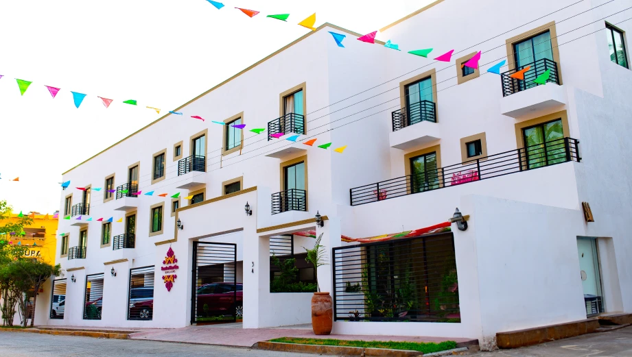 Entrada-a-instalaciones-de-hotel-santa-martha-bungalows