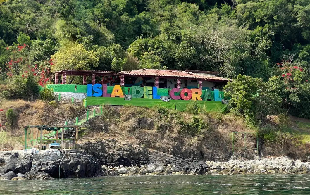 letras-gigantes-de-isla-del-coral