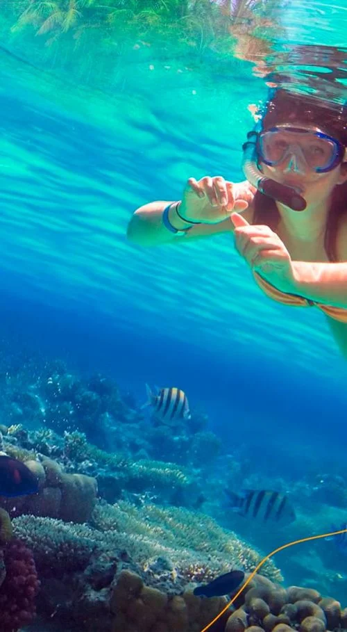 mujer-haciendo-snorckel
